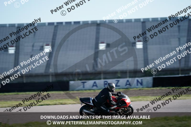 Rockingham no limits trackday;enduro digital images;event digital images;eventdigitalimages;no limits trackdays;peter wileman photography;racing digital images;rockingham raceway northamptonshire;rockingham trackday photographs;trackday digital images;trackday photos